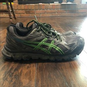 Men’s ASICS tennis shoes